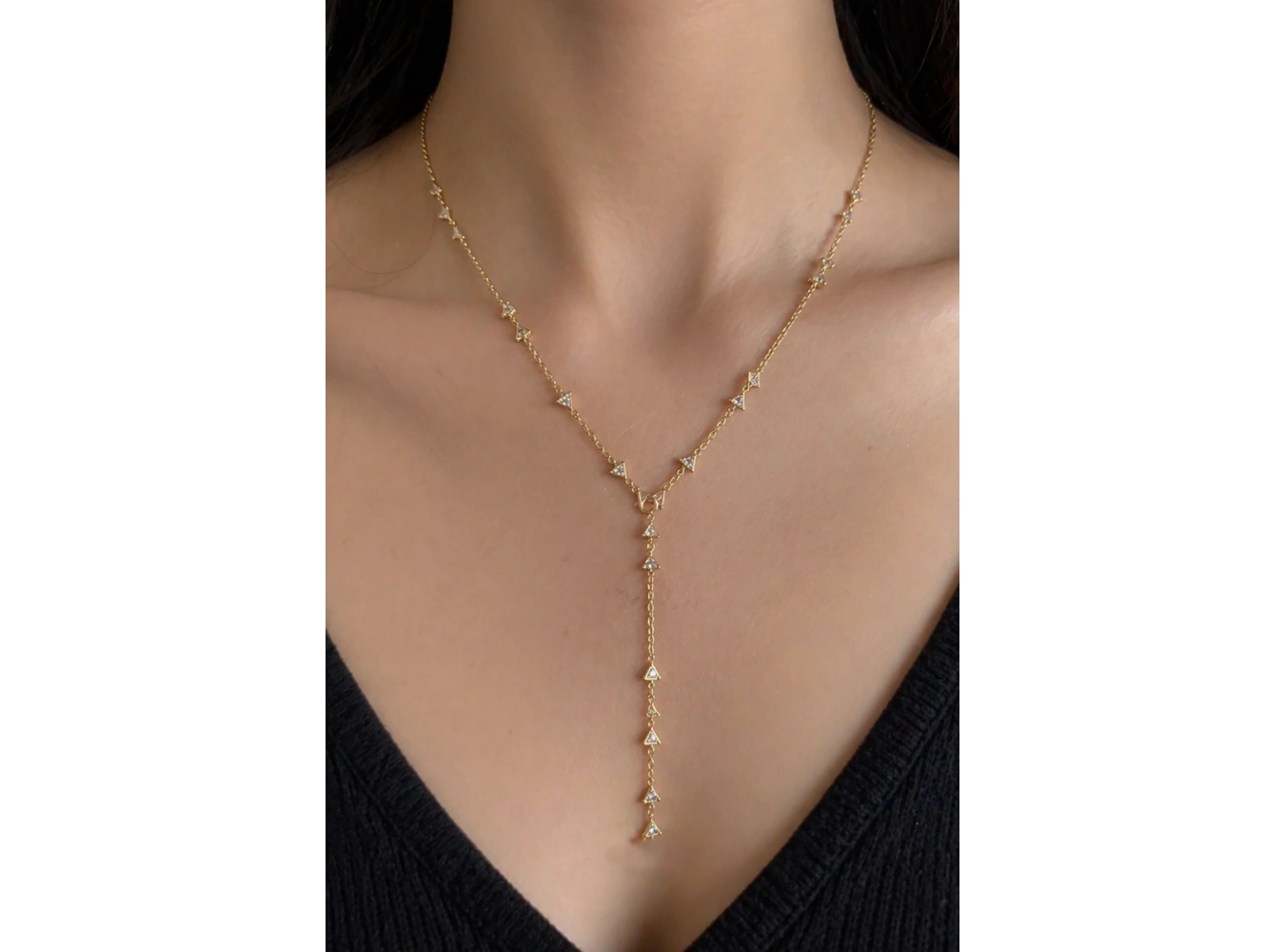 Altın Renk Taş Detaylı Çelik Y Kolye