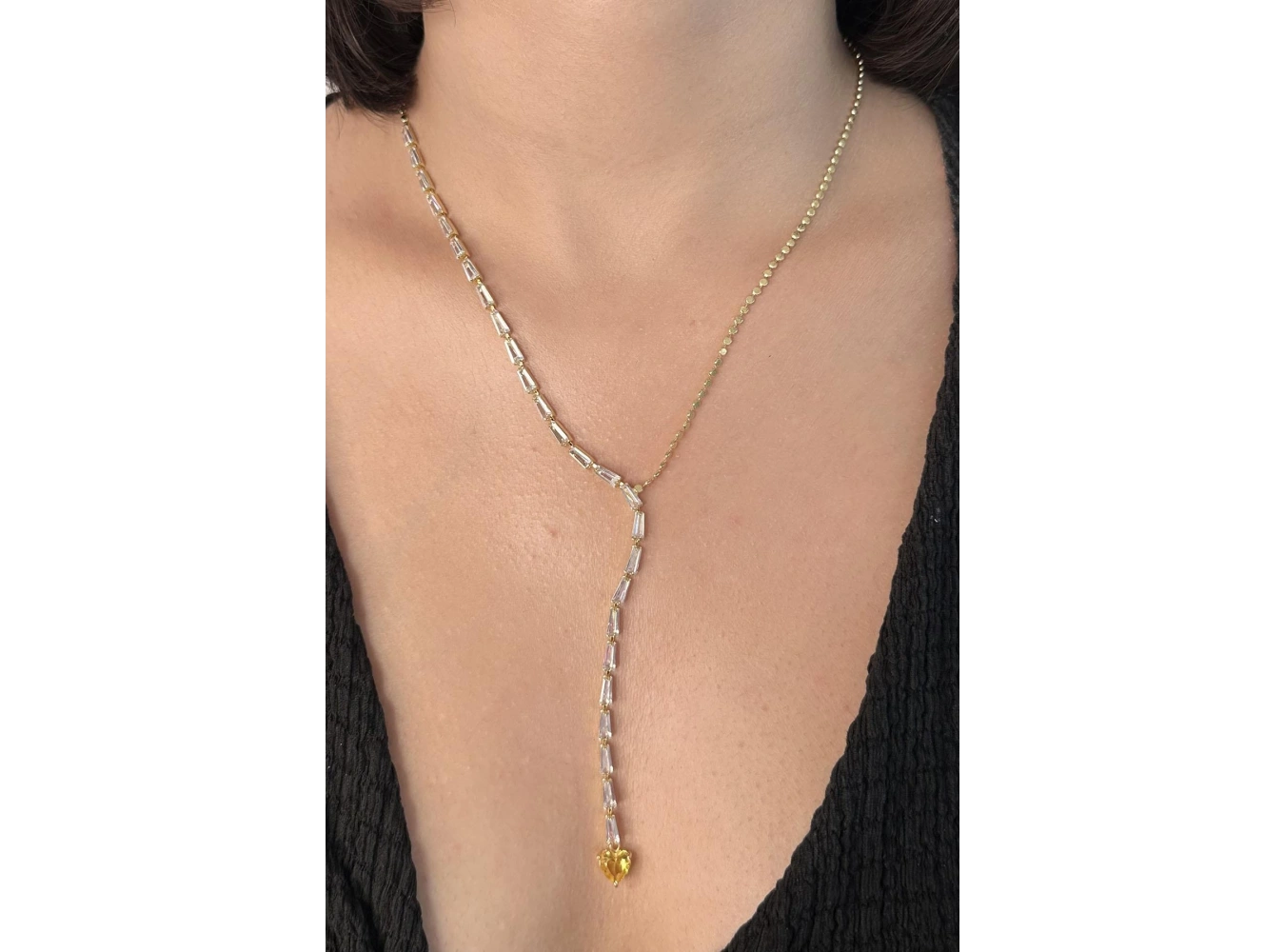 Altın Renk Taş Detaylı Çelik Y Kolye