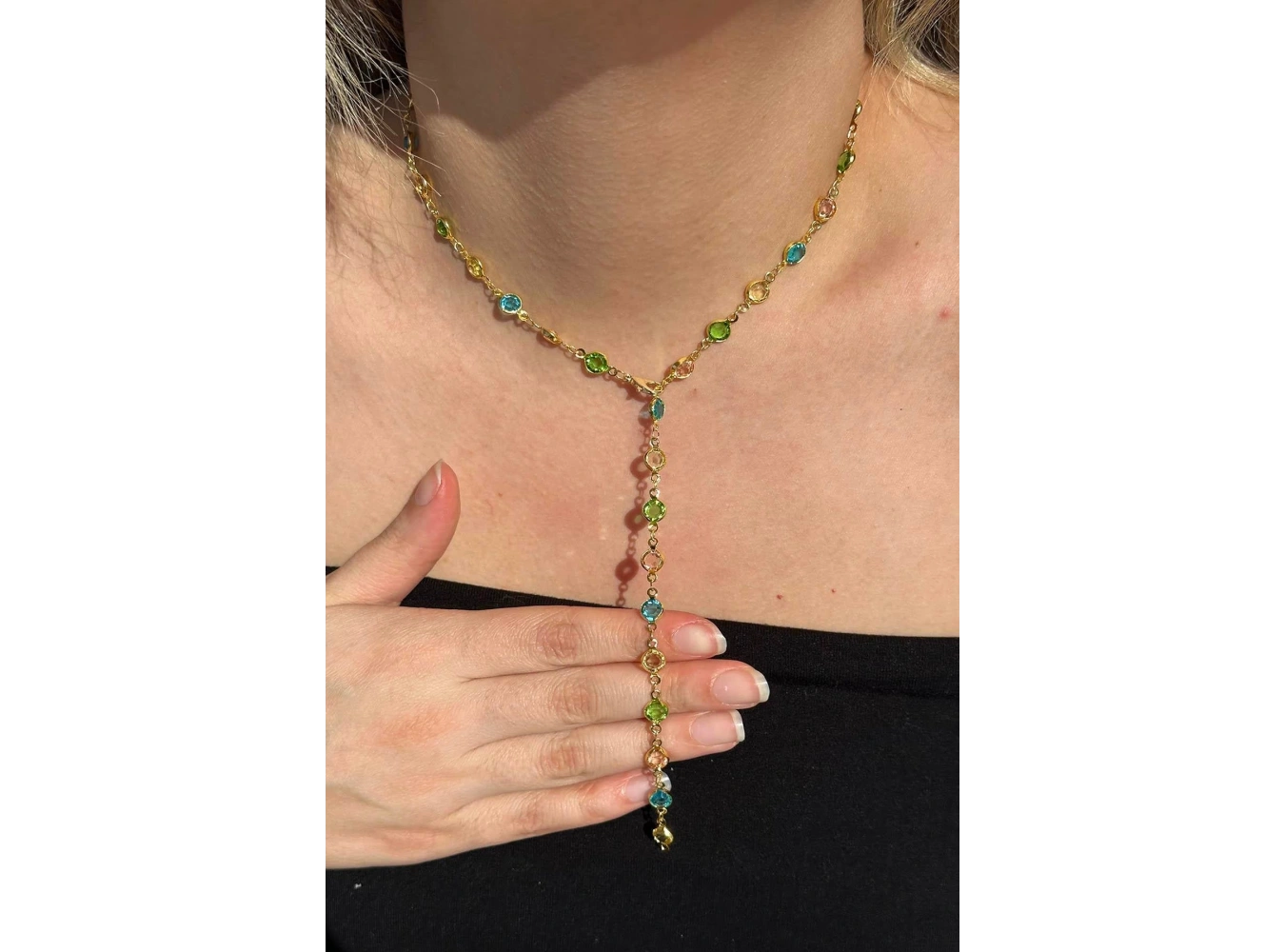 Altın Renk Taş Detaylı Çelik Y Kolye