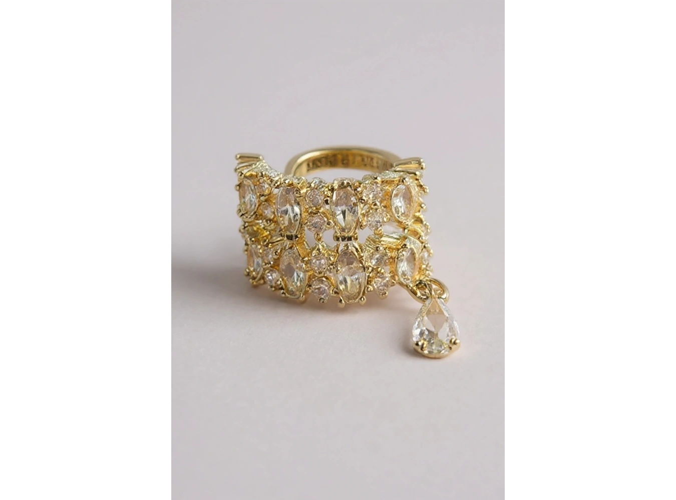 Altın Renk Taş Detaylı Ear Cuff (Tek)