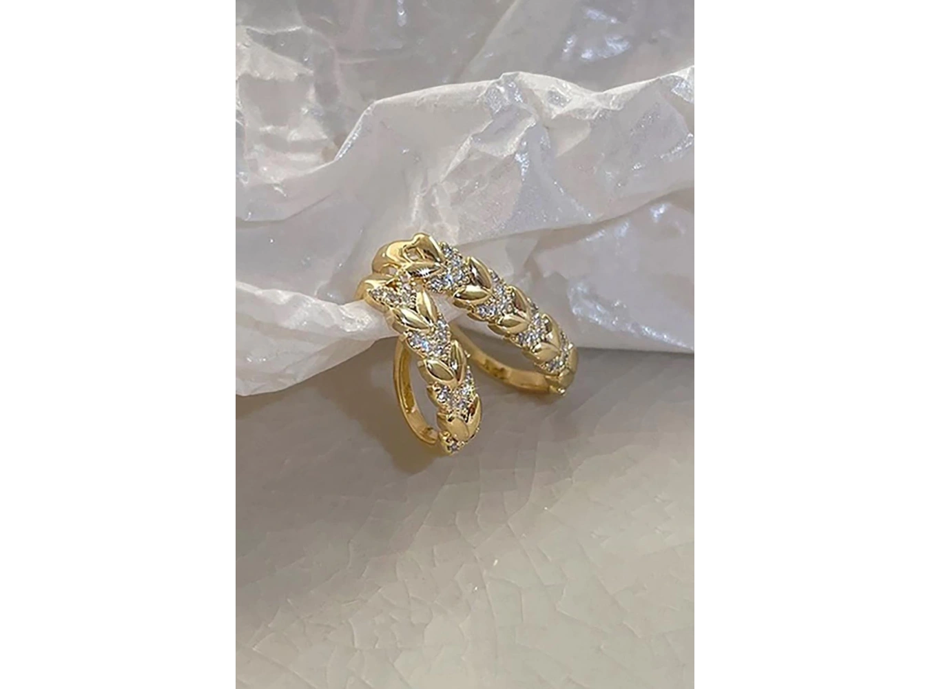 Altın Renk Taş Detaylı Ear Cuff (Tek)