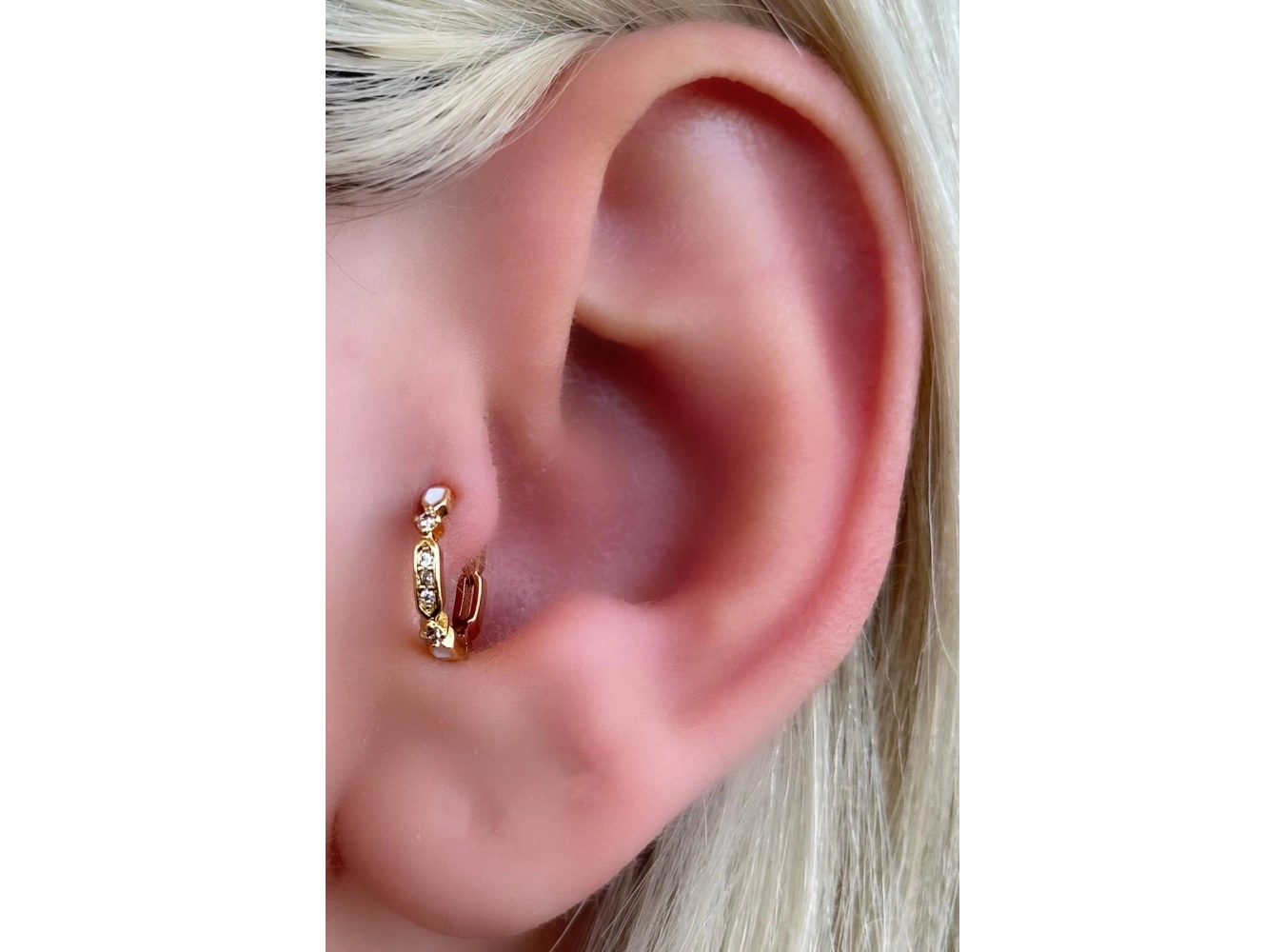 Altın Renk Taş Detaylı Halka Çelik Tragus/Kıkırdak Küpe/Piercing (Tek)