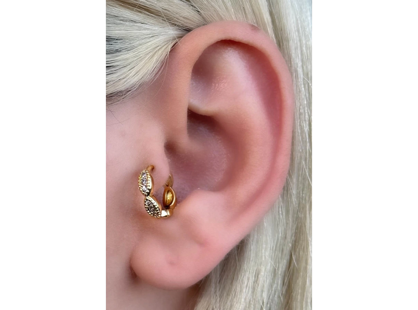 Altın Renk Taş Detaylı Halka Çelik Tragus/Kıkırdak Küpe/Piercing (Tek)