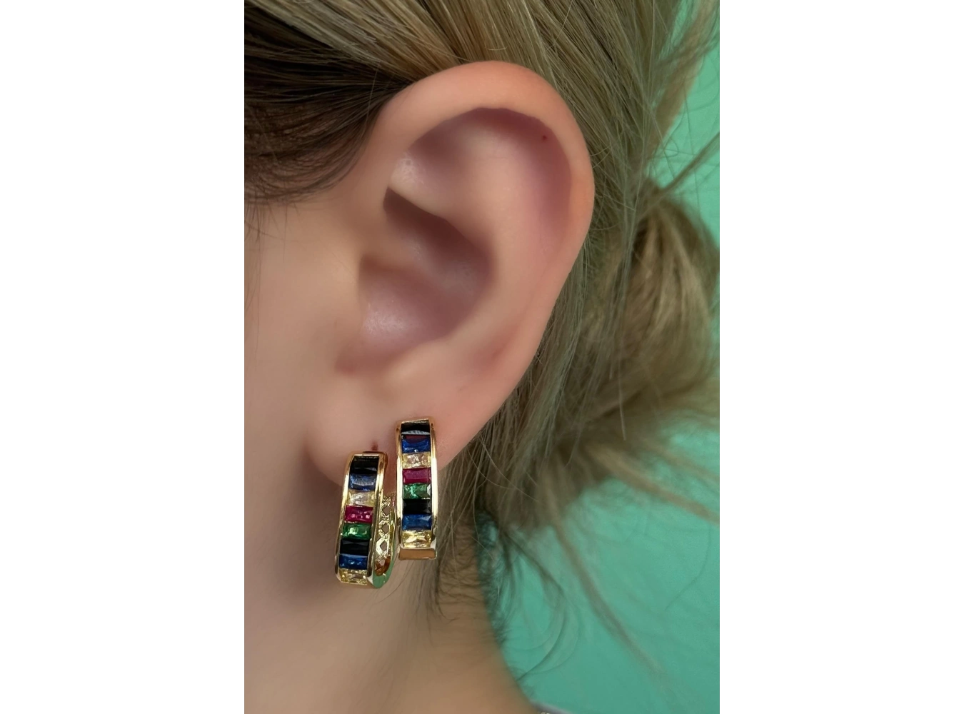 Altın Renk Taş Detaylı Kare Küpe (Çift)