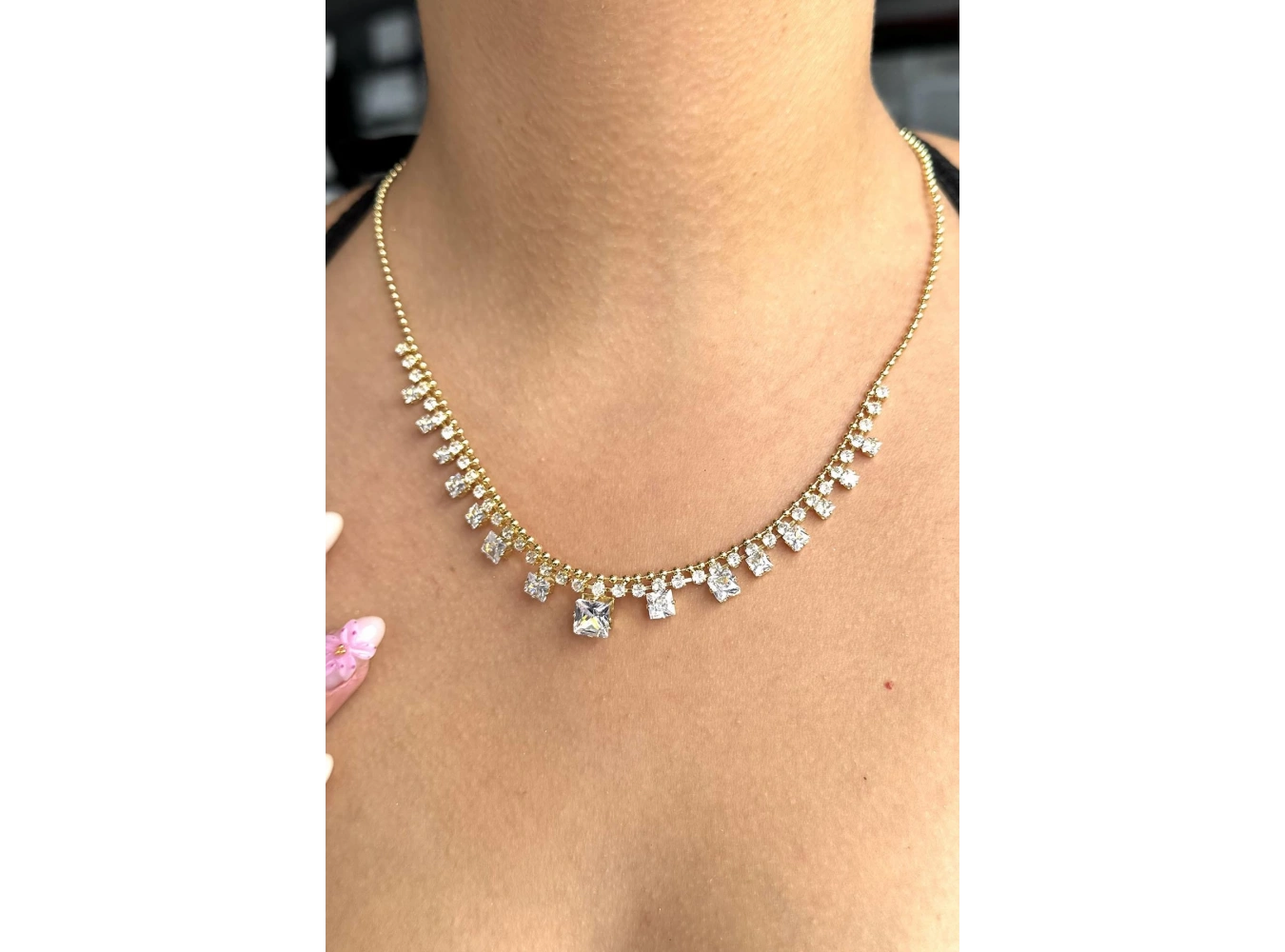 Altın Renk Taş Detaylı Kolye