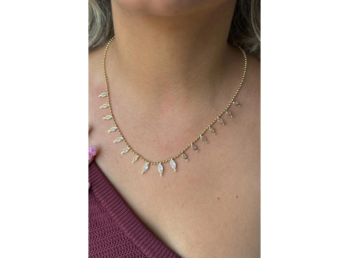 Altın Renk Taş Detaylı Kolye