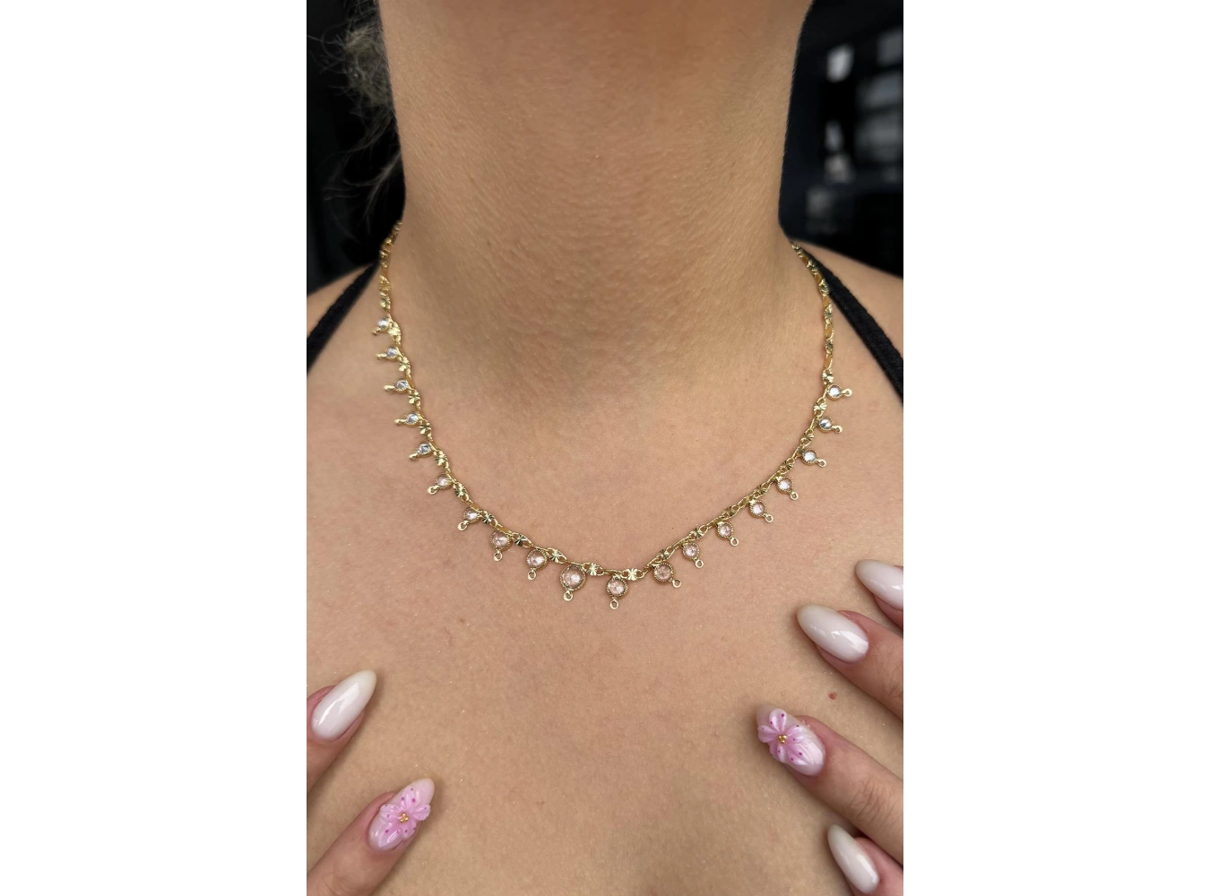 Altın Renk Taş Detaylı Kolye