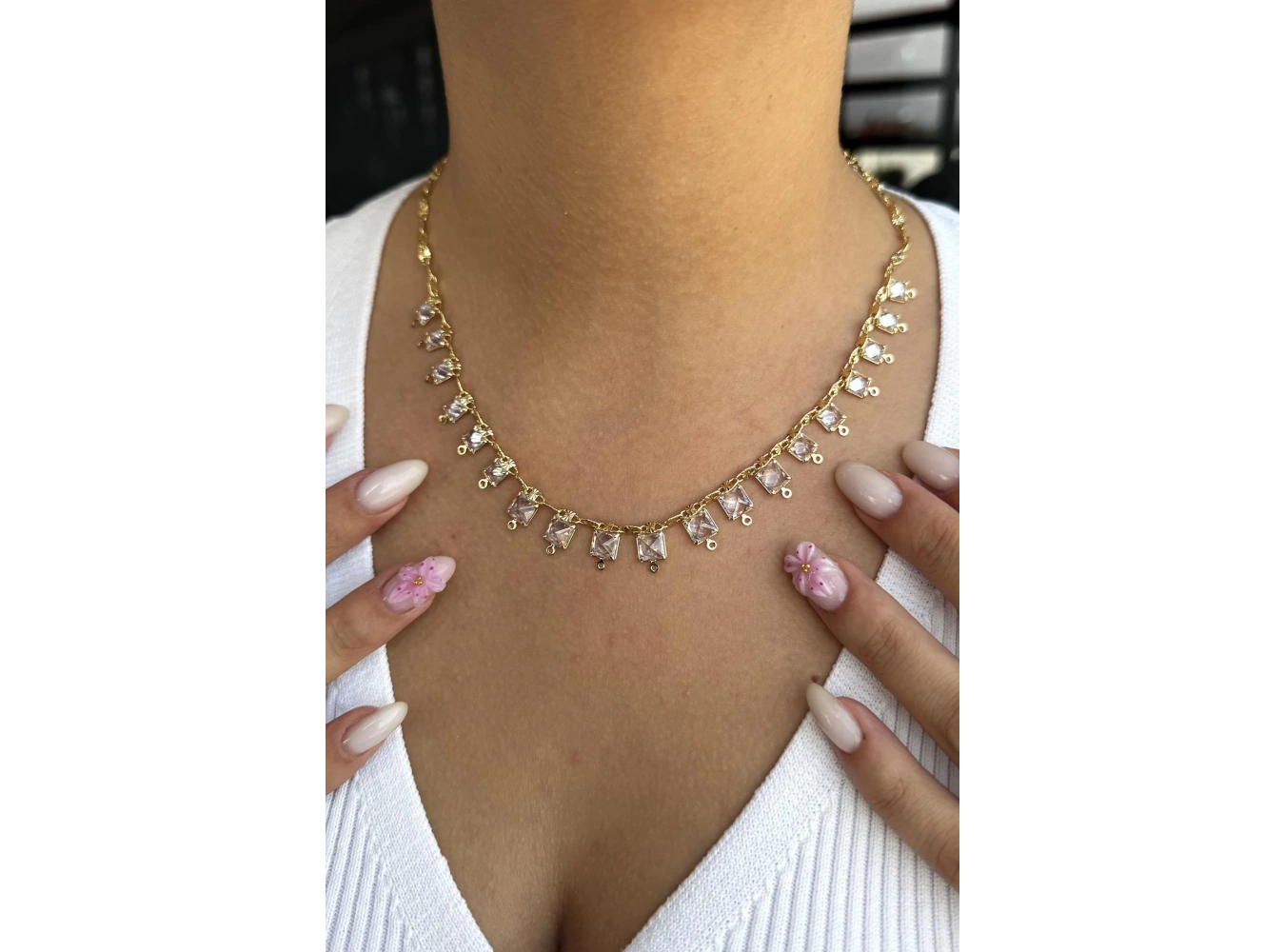 Altın Renk Taş Detaylı Kolye