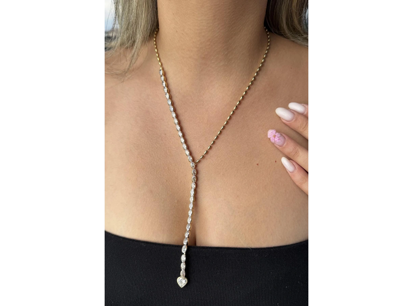 Altın Renk Taş Detaylı Kolye