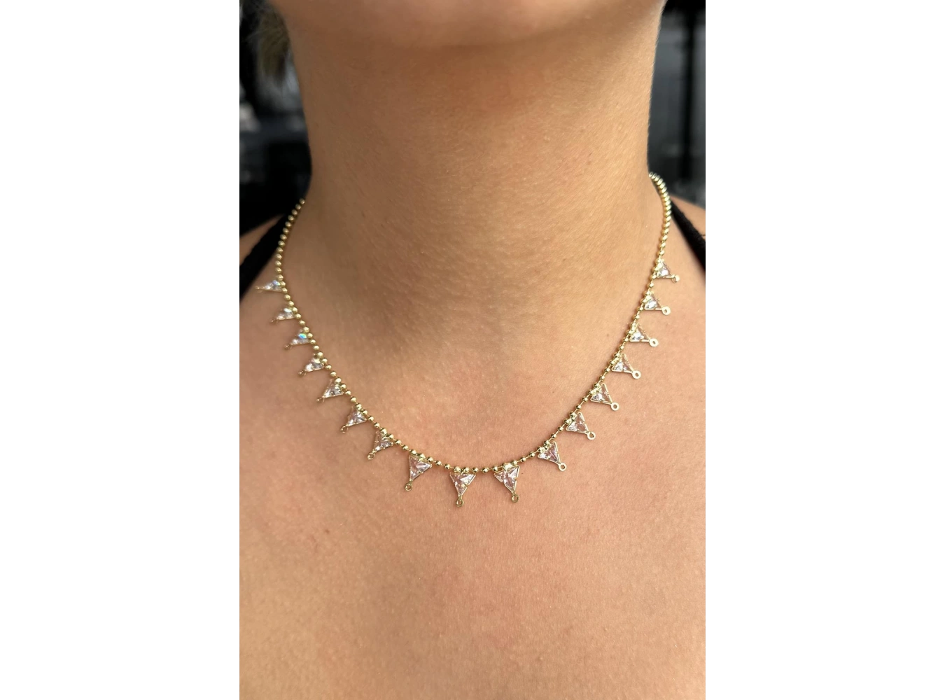 Altın Renk Taş Detaylı Kolye