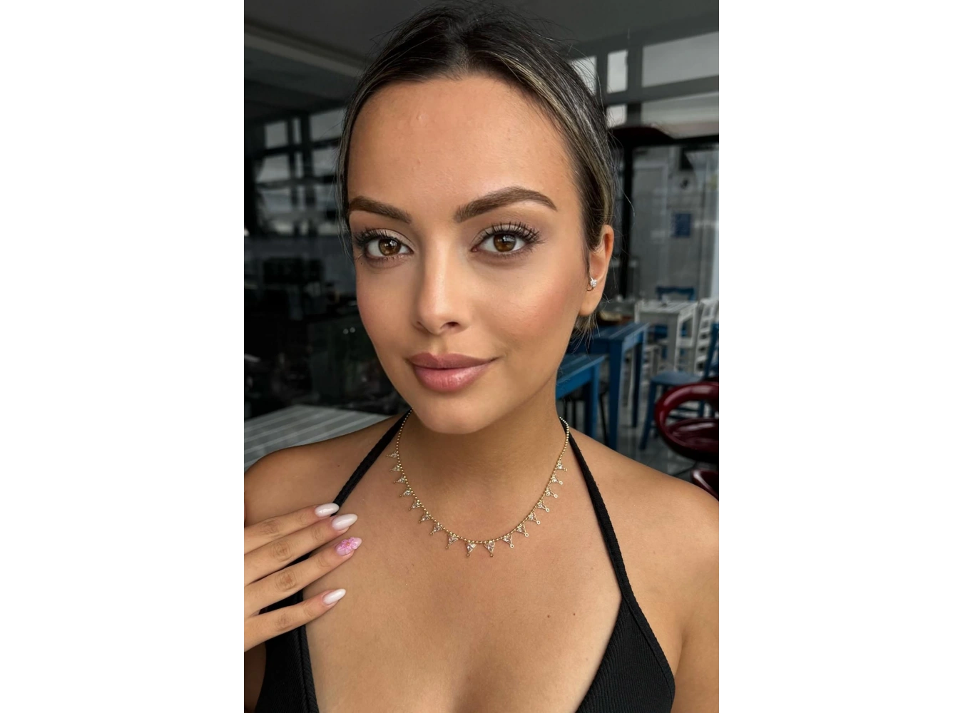 Altın Renk Taş Detaylı Kolye