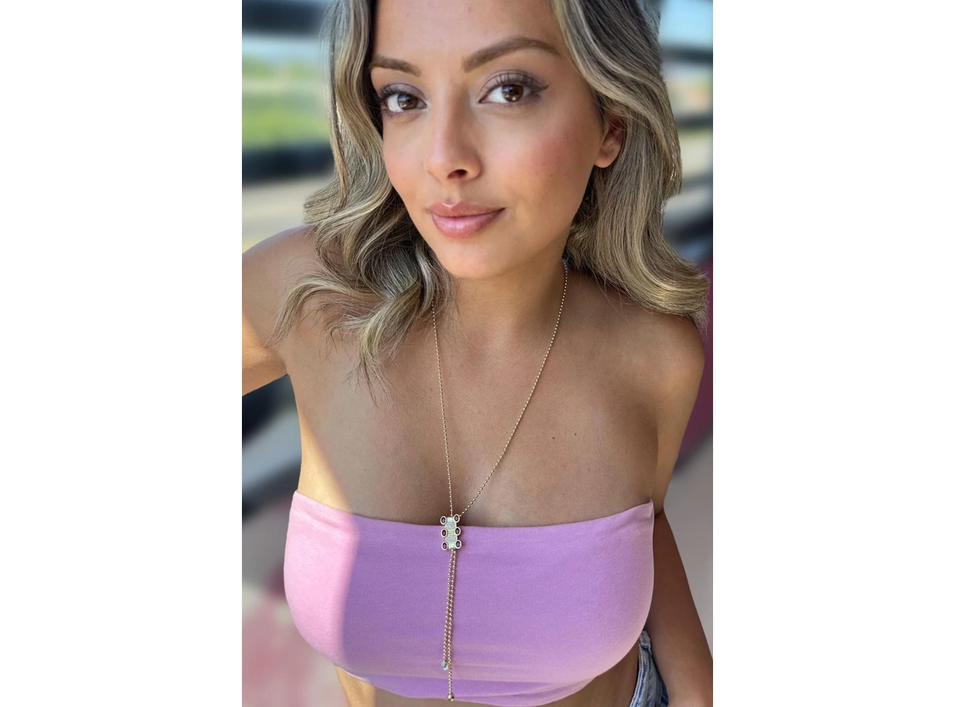 Altın Renk Taş Detaylı Kolye