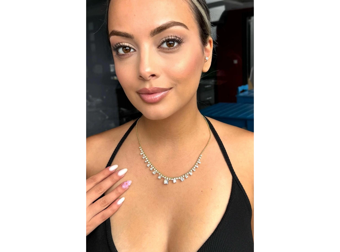 Altın Renk Taş Detaylı Kolye