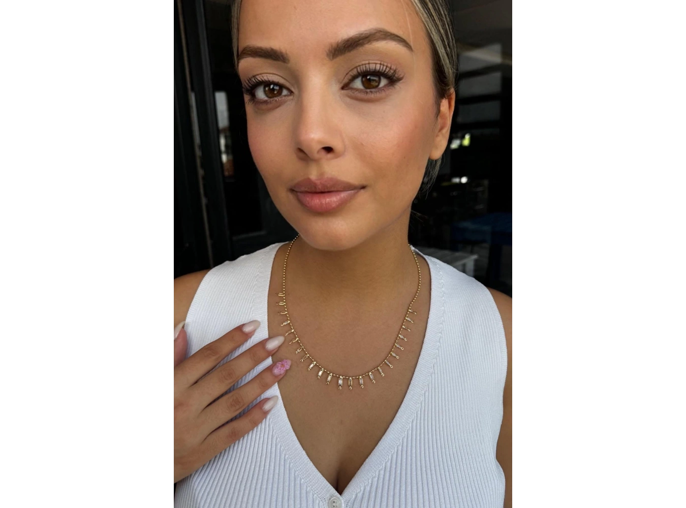 Altın Renk Taş Detaylı Kolye