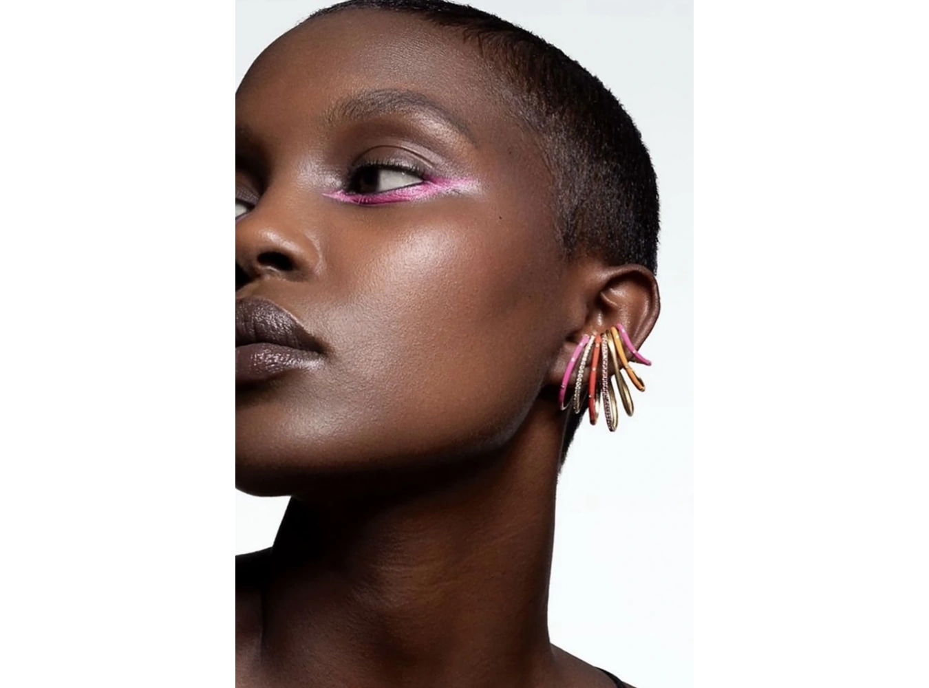 Altın Renk Taş Detaylı Kulak Aksesuarı