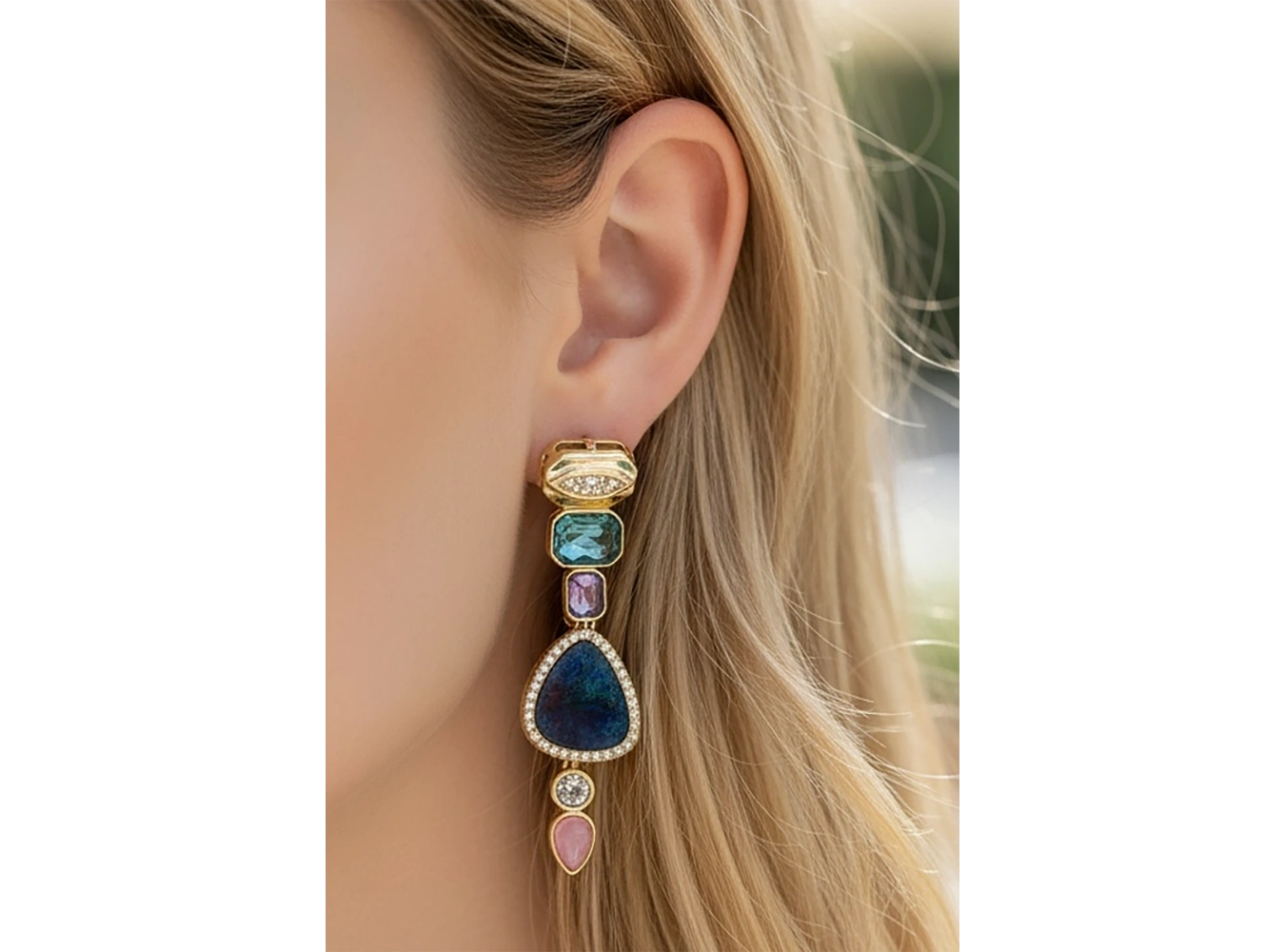 Altın Renk Taş Detaylı Küpe (Çift)