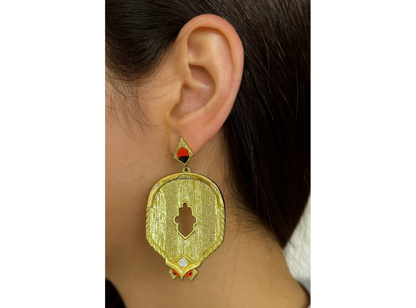 Altın Renk Taş Detaylı Küpe (Çift)