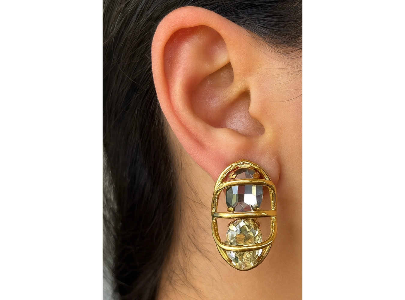 Altın Renk Taş Detaylı Küpe (Çift)