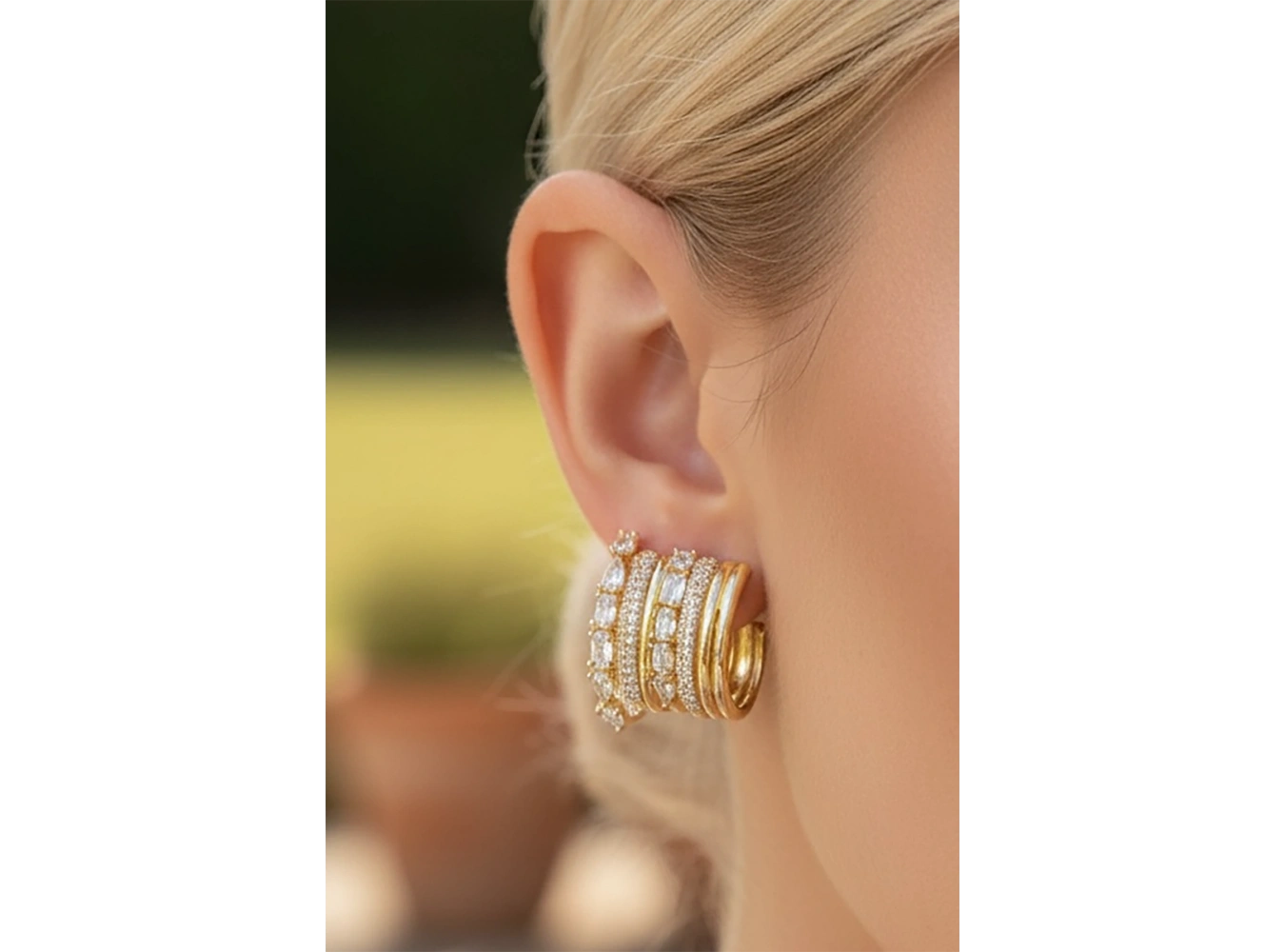 Altın Renk Taş Detaylı Küpe (Çift)