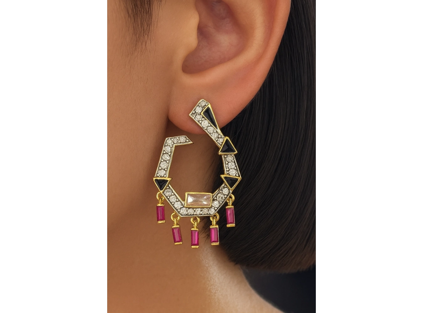 Altın Renk Taş Detaylı Küpe (Çift)