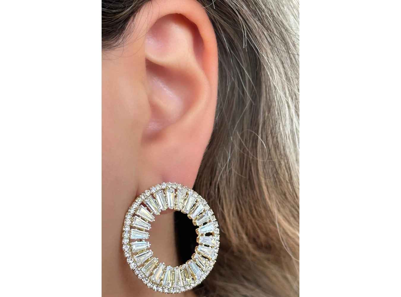 Altın Renk Taş Detaylı Küpe (Çift)