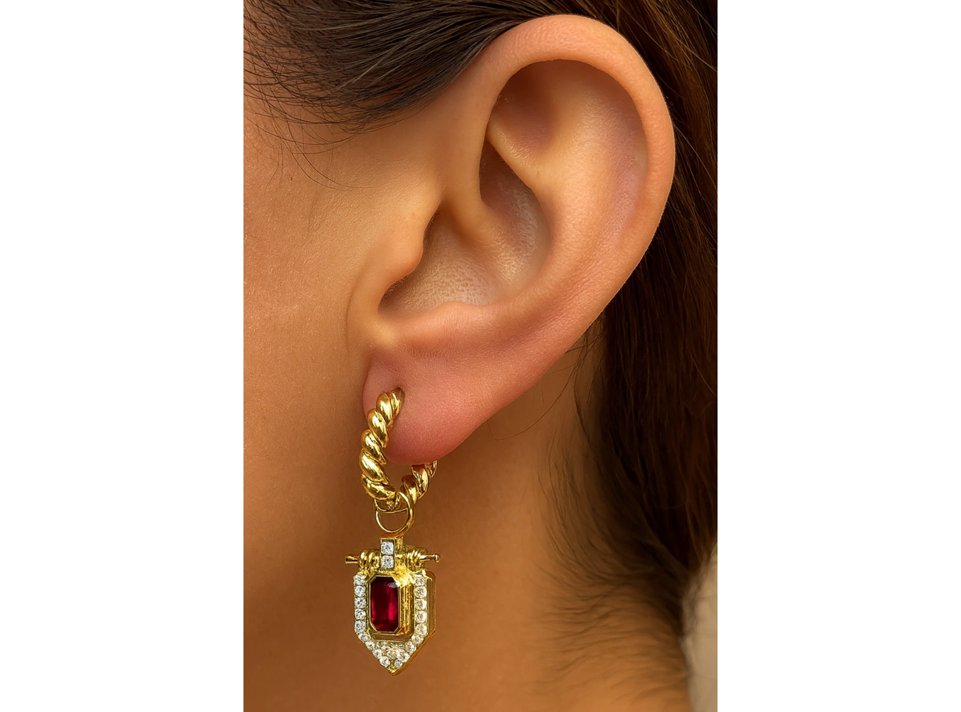 Altın Renk Taş Detaylı Küpe (Çift)