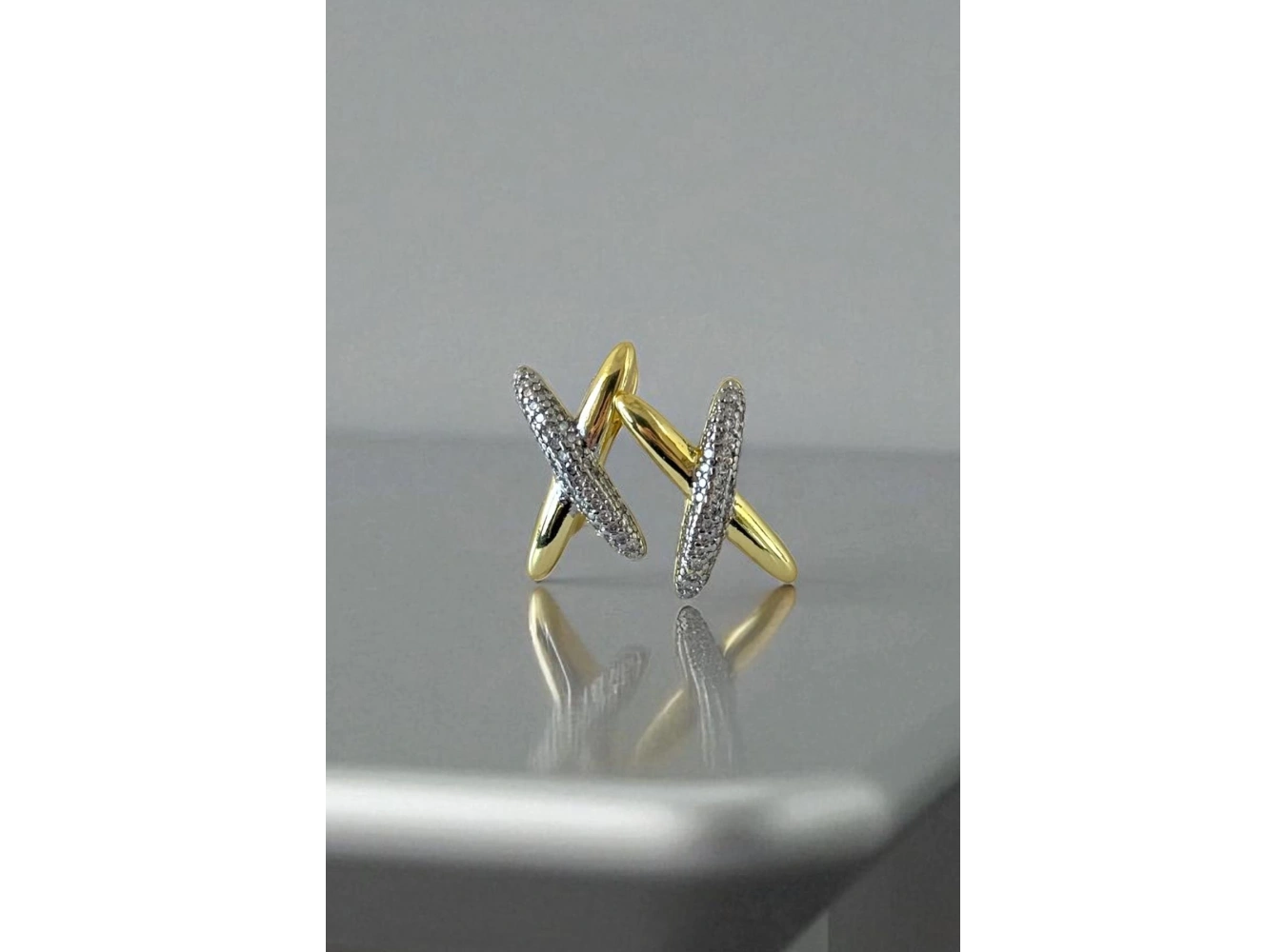 Altın Renk Taş Detaylı Küpe (Çift)