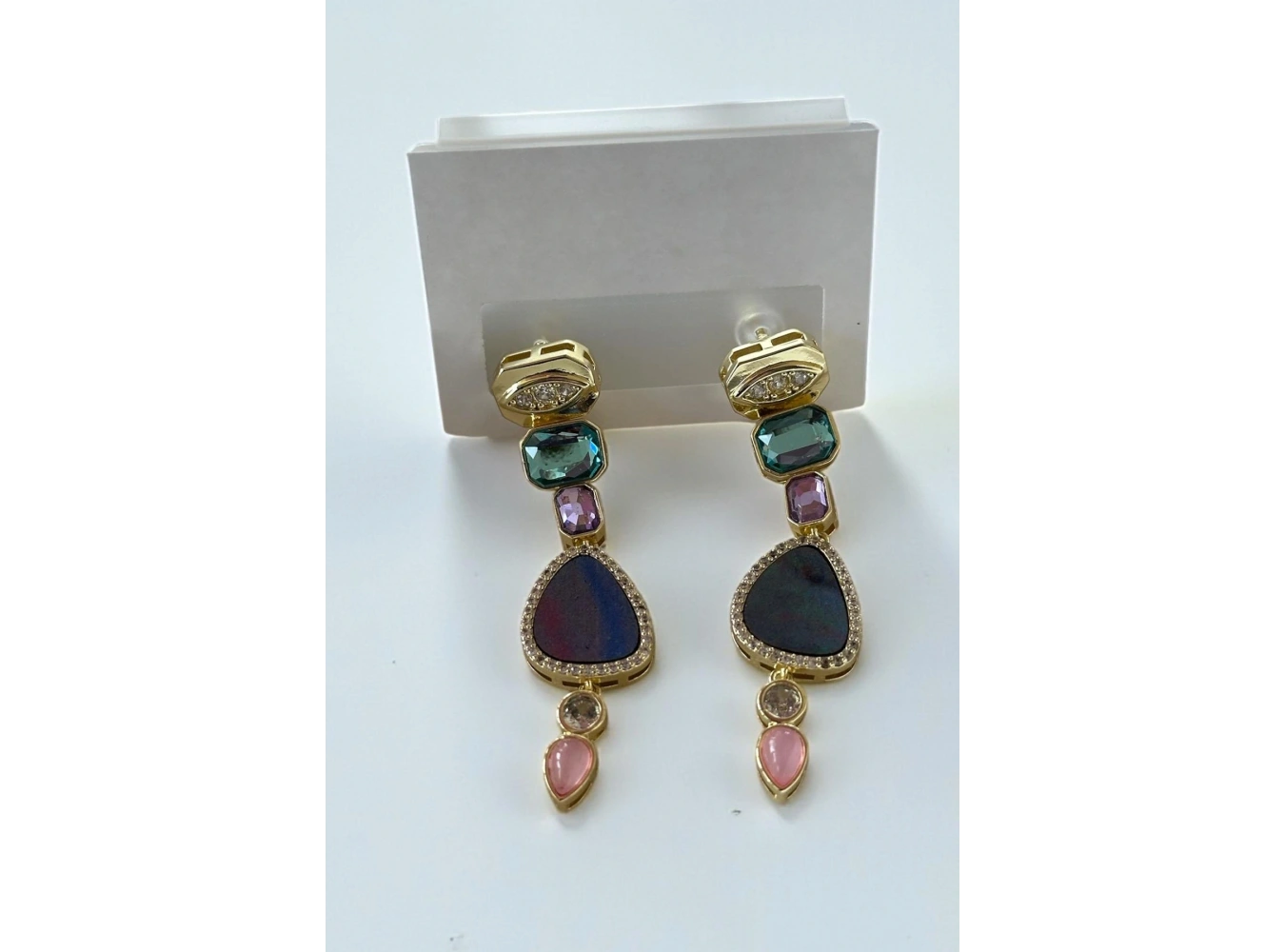 Altın Renk Taş Detaylı Küpe (Çift)