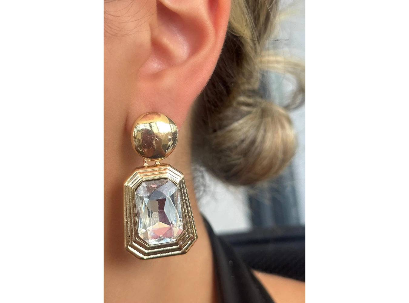 Altın Renk Taş Detaylı Küpe (Çift)