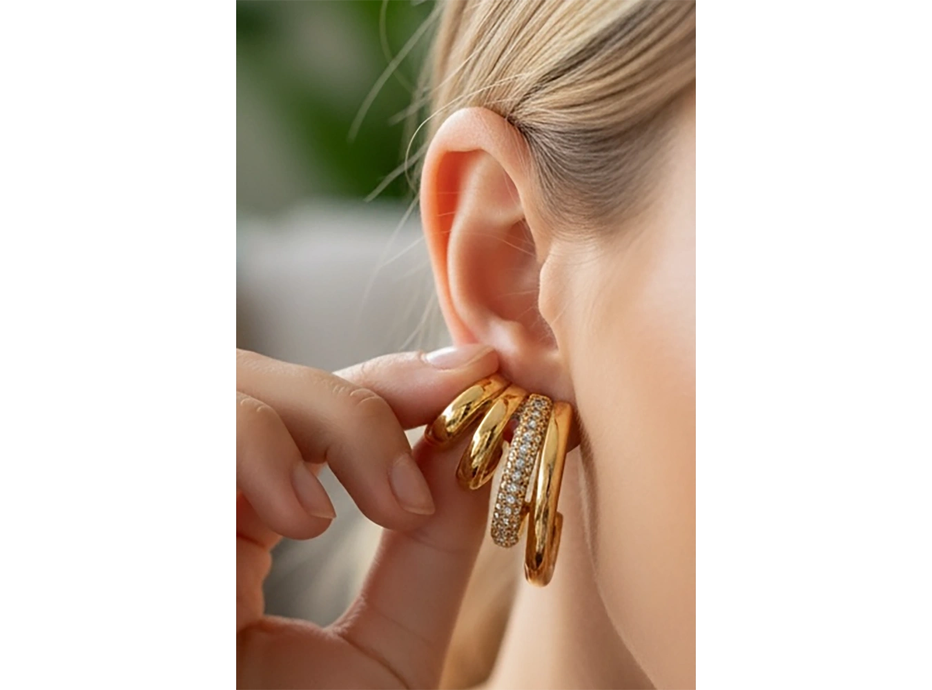 Altın Renk Taş Detaylı Küpe (Çift)