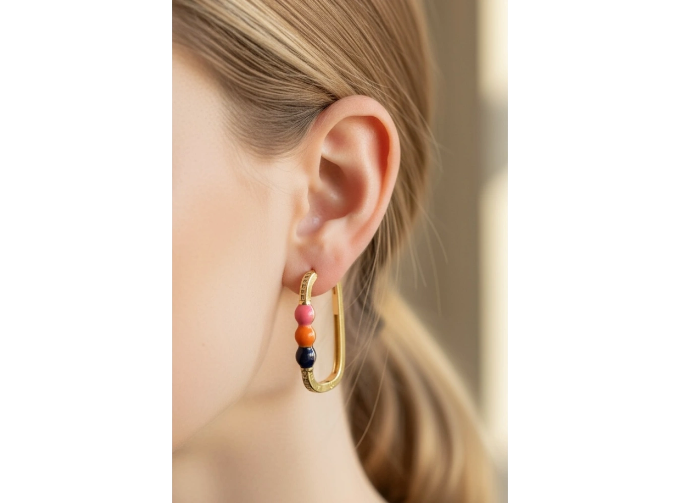 Altın Renk Taş Detaylı Küpe (Çift)