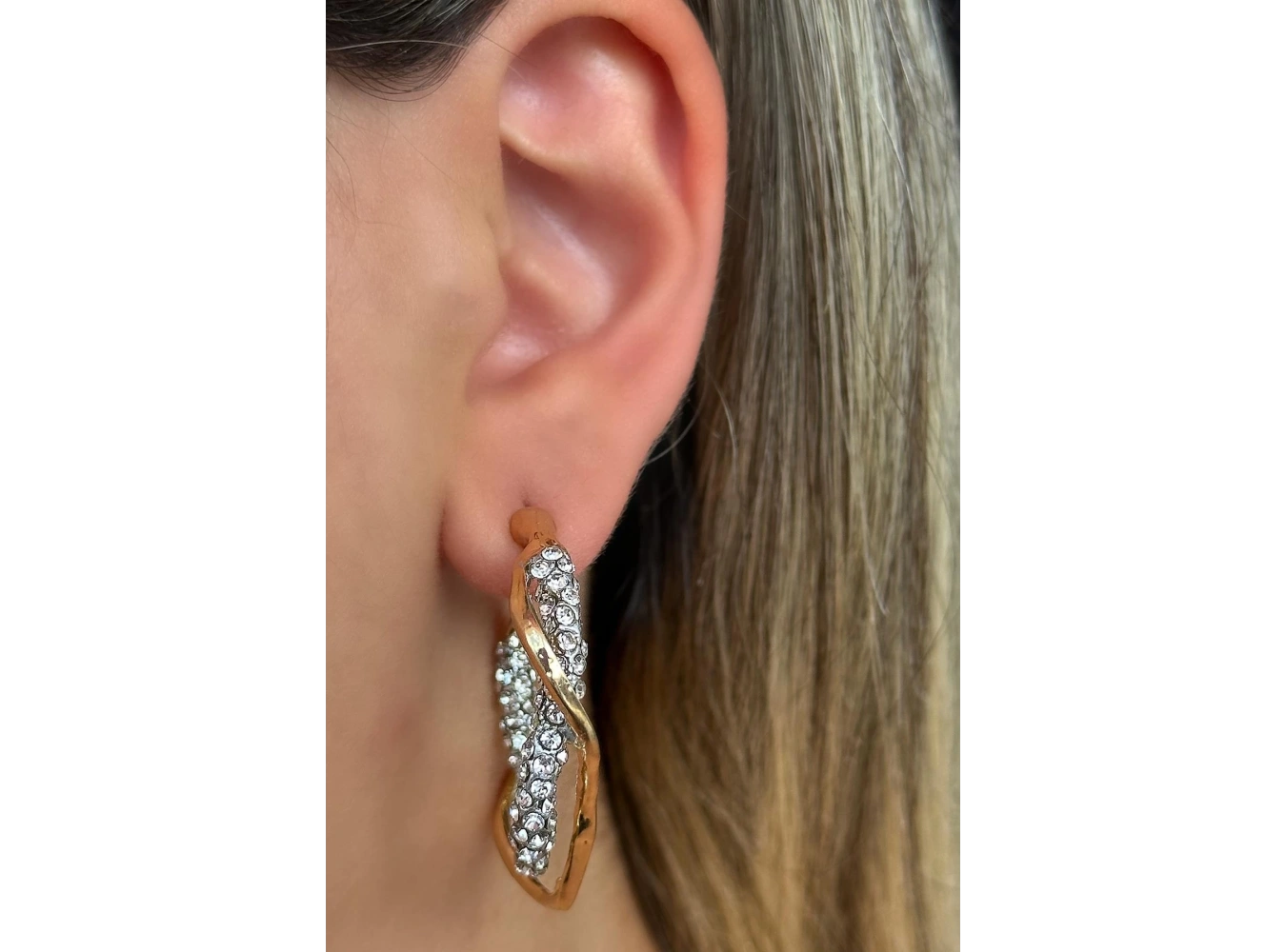 Altın Renk Taş Detaylı Metal Halka Küpe (Çift)