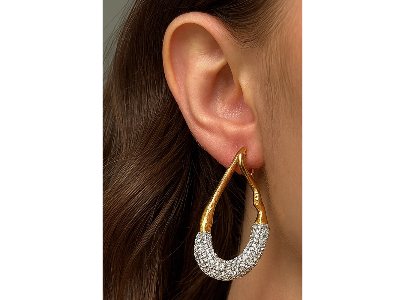 Altın Renk Taş Detaylı Metal Küpe (Çift)