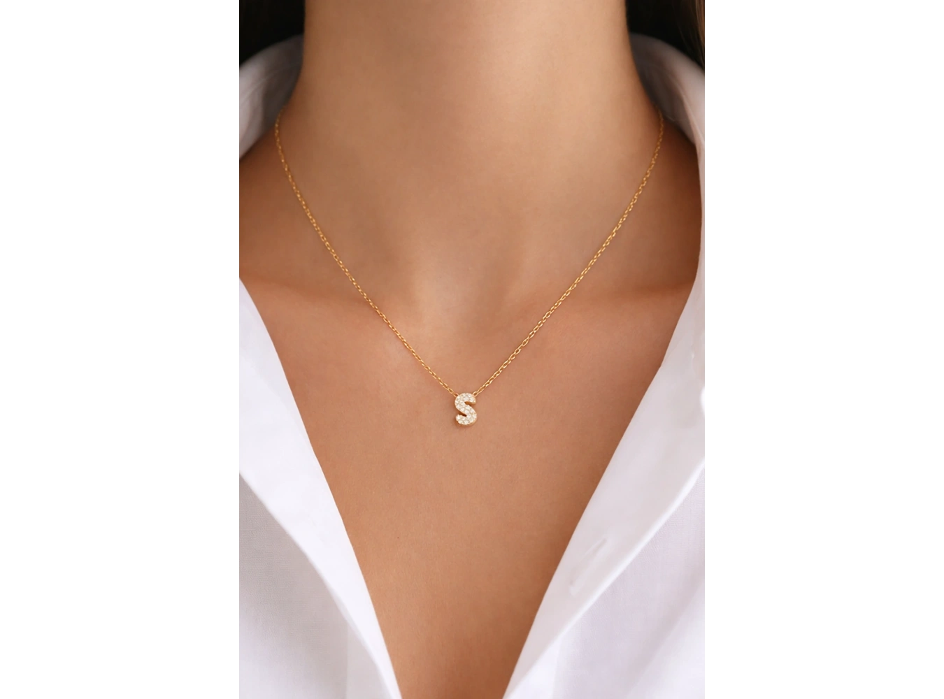 Altın Renk Taş Detaylı S Harfli Mini Çelik Kolye