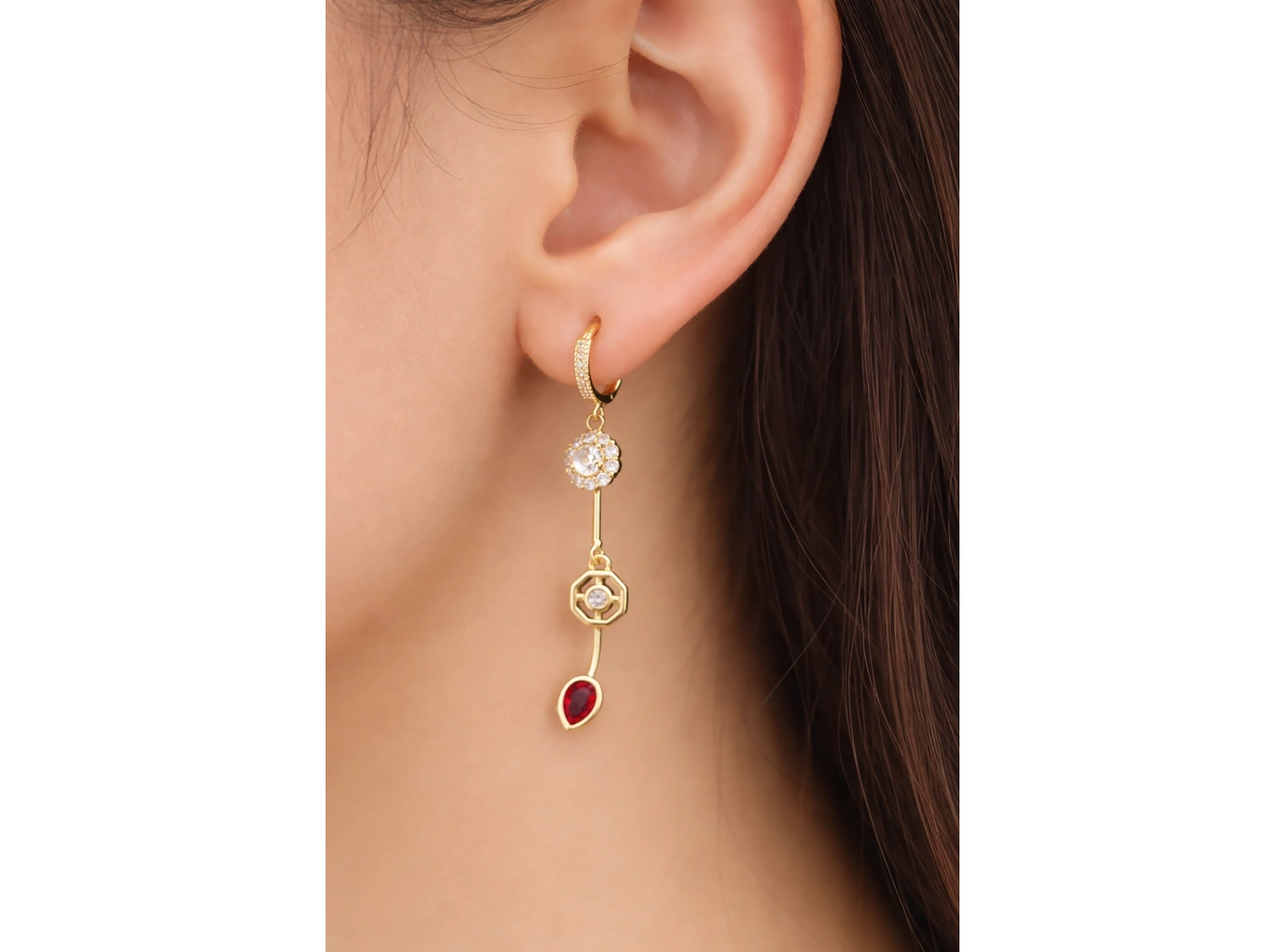 Altın Renk Taş Detaylı Sallantılı 14K Altın Kaplama Küpe (Çift)