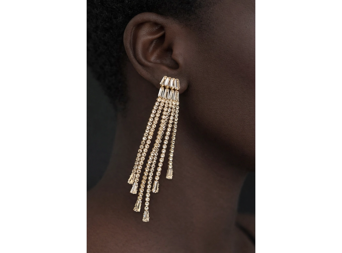 Altın Renk Taş Detaylı Sallantılı Abiye Küpe (Çift)