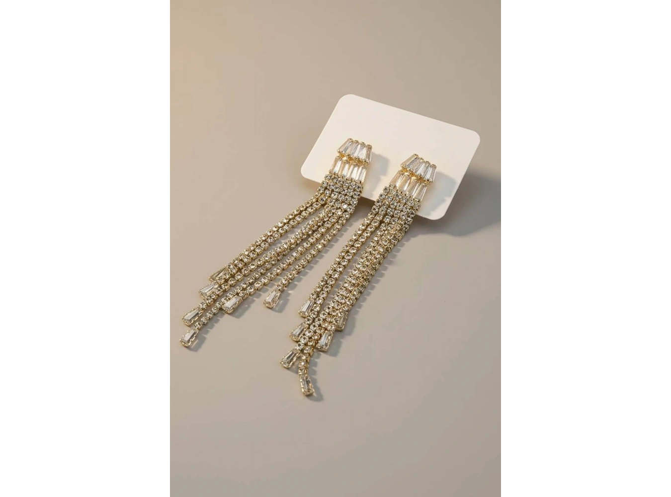 Altın Renk Taş Detaylı Sallantılı Abiye Küpe (Çift)