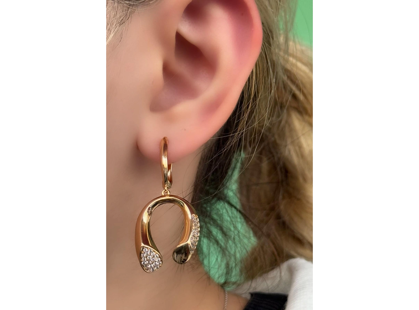 Altın Renk Taş Detaylı Sallantılı Çelik Xuping Küpe (Çift)