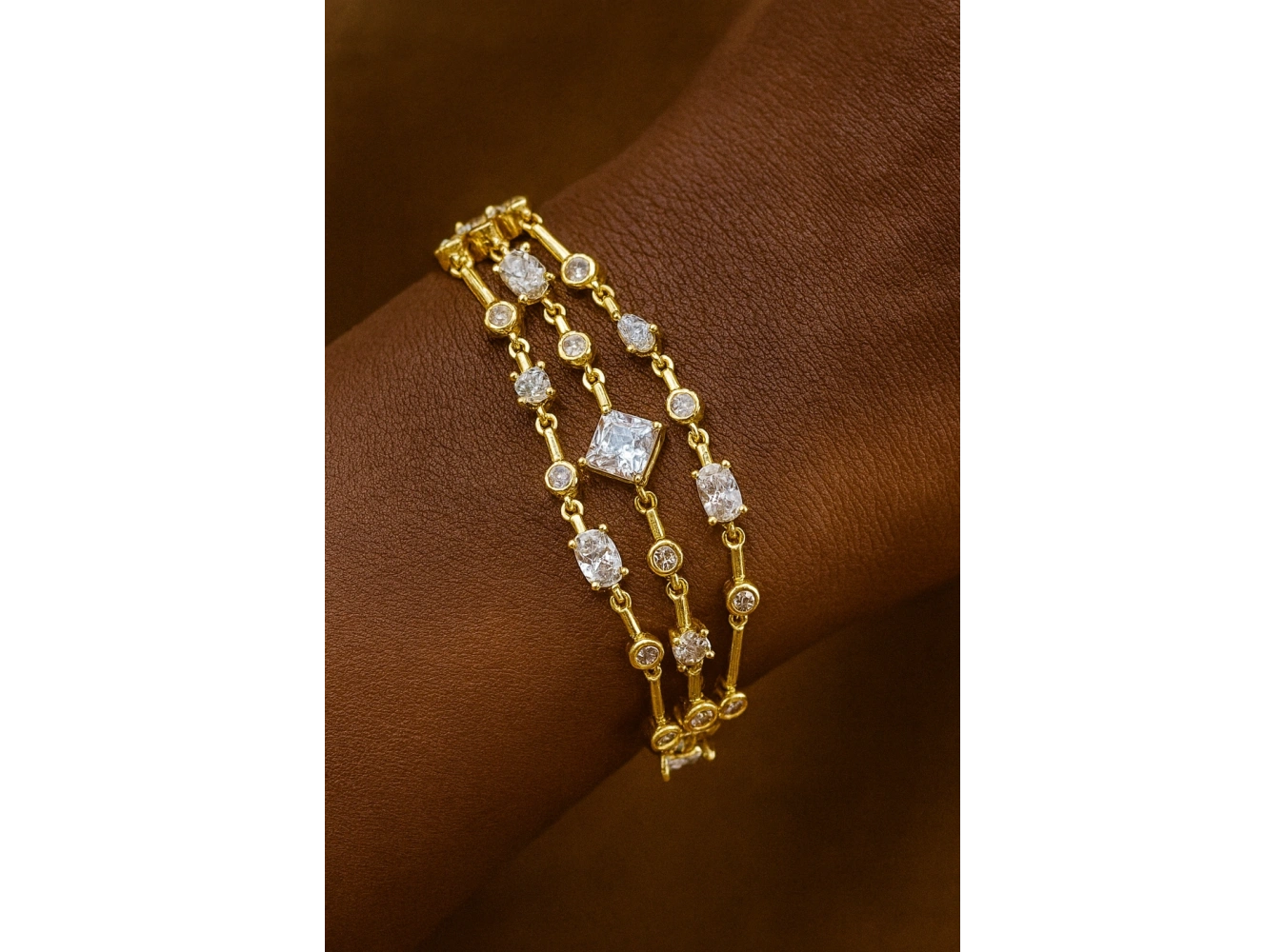 Altın Renk Taş Detaylı Tasarım Bileklik