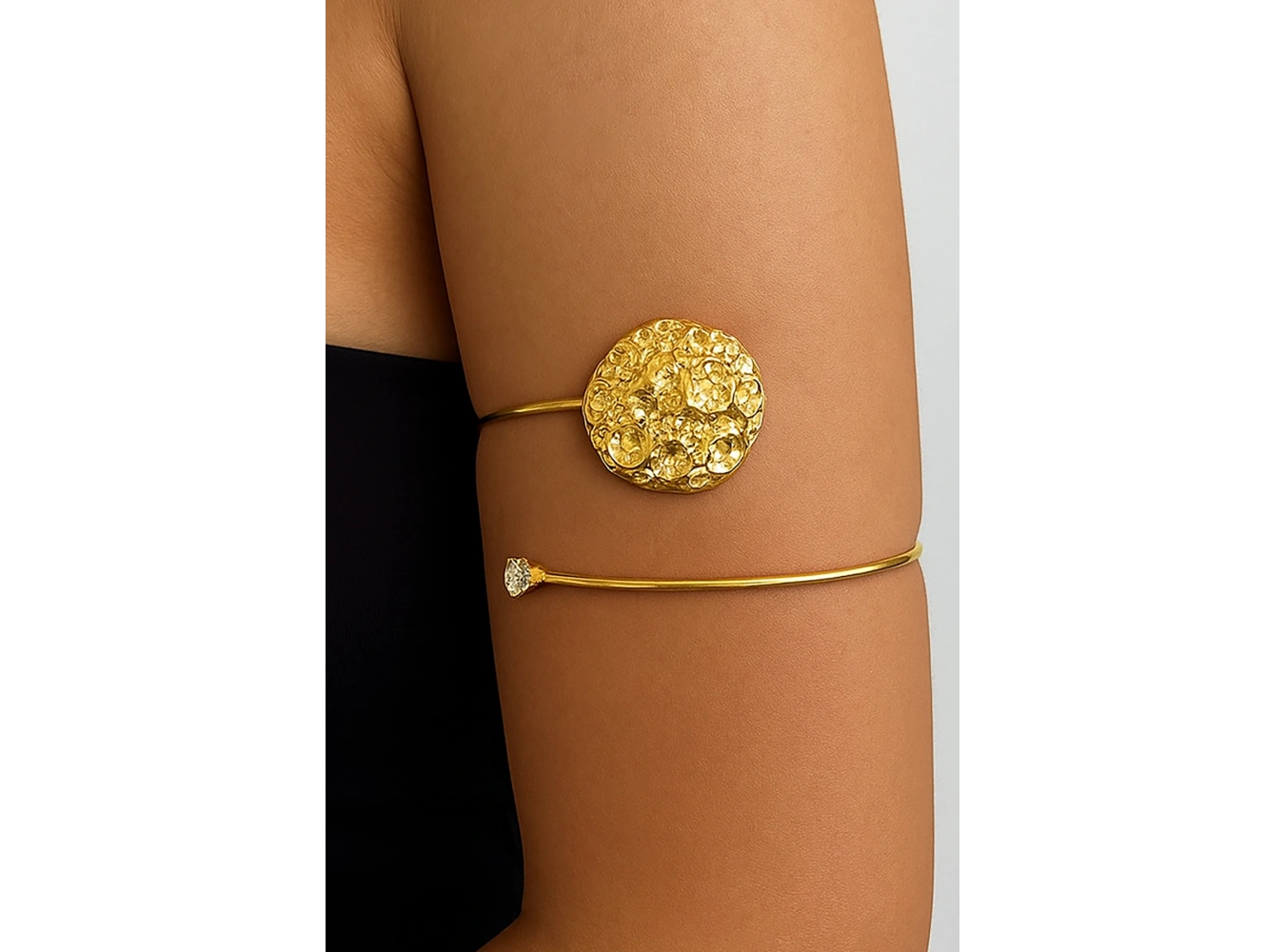 Altın Renk Taş Detaylı Tasarım Bileklik Kol Aksesuarı