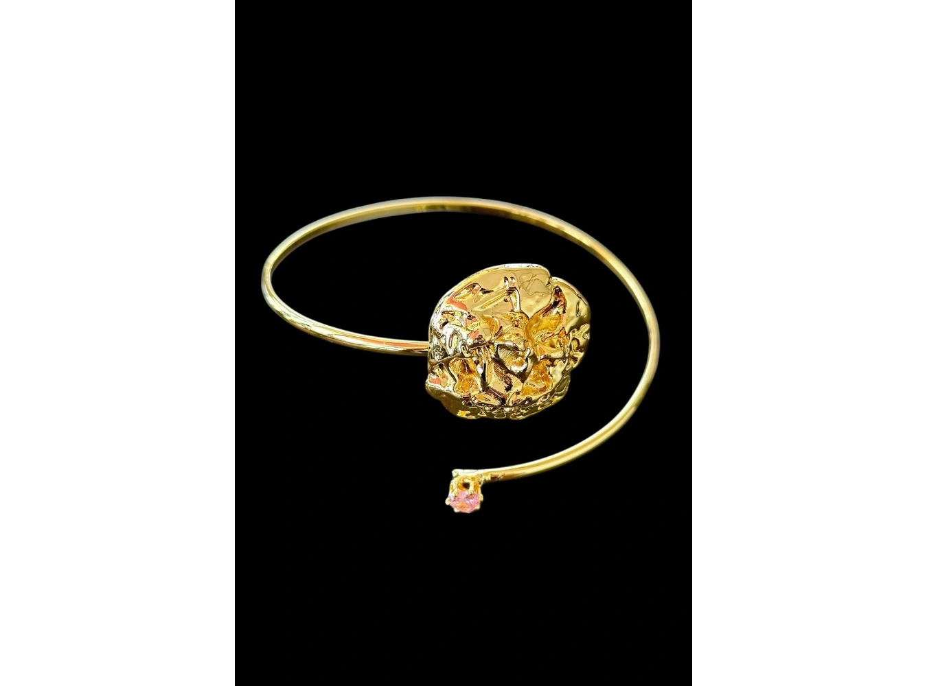 Altın Renk Taş Detaylı Tasarım Bileklik Kol Aksesuarı