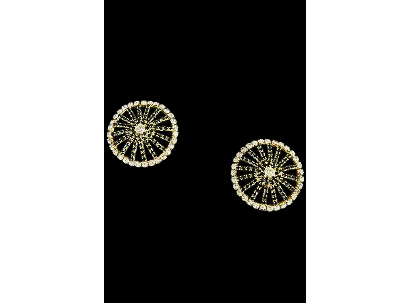 Altın Renk Taş Detaylı Tasarım Göğüs Ucu Aksesuar