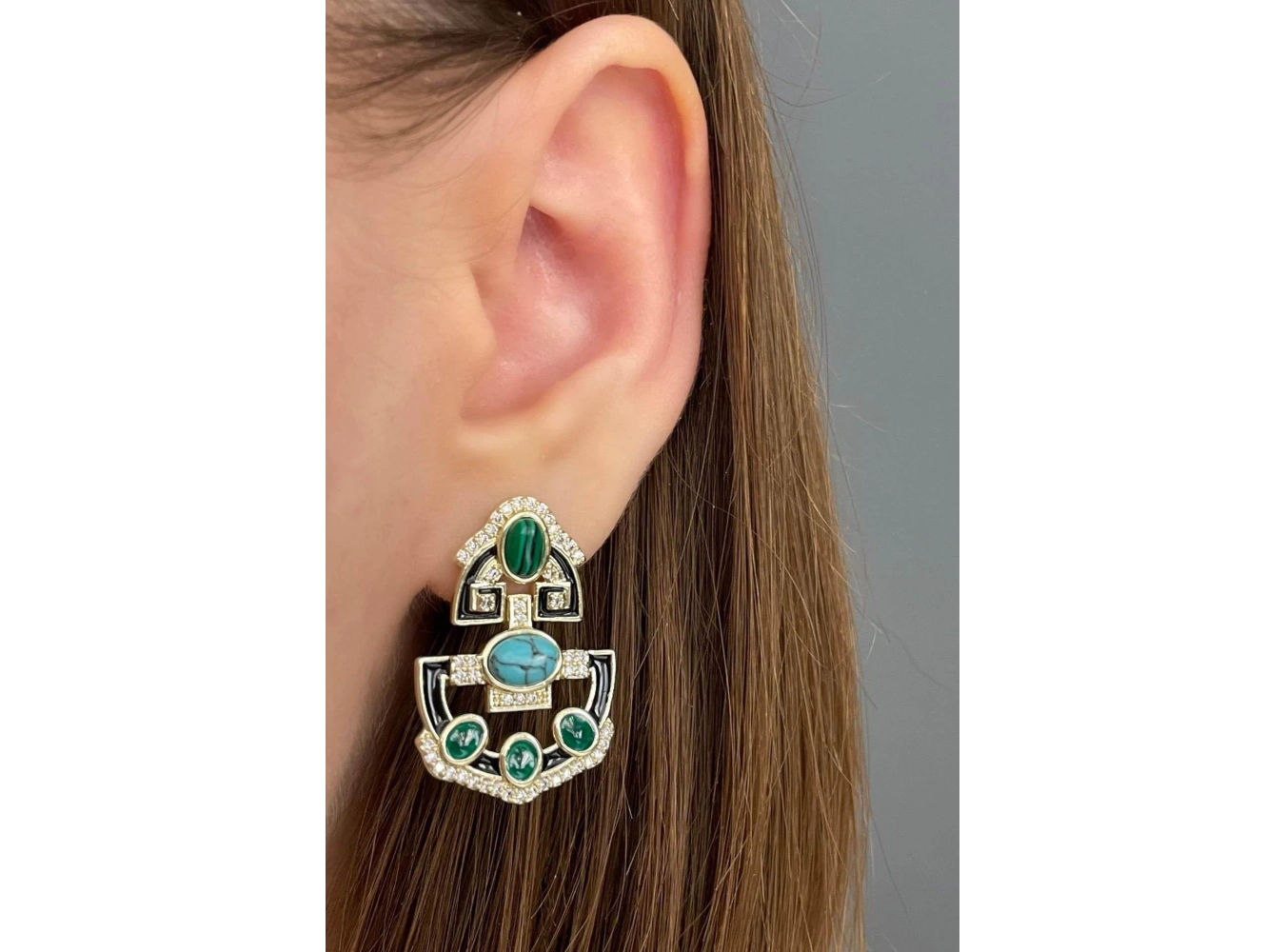 Altın Renk Taş Detaylı Tasarım Küpe (Çift)