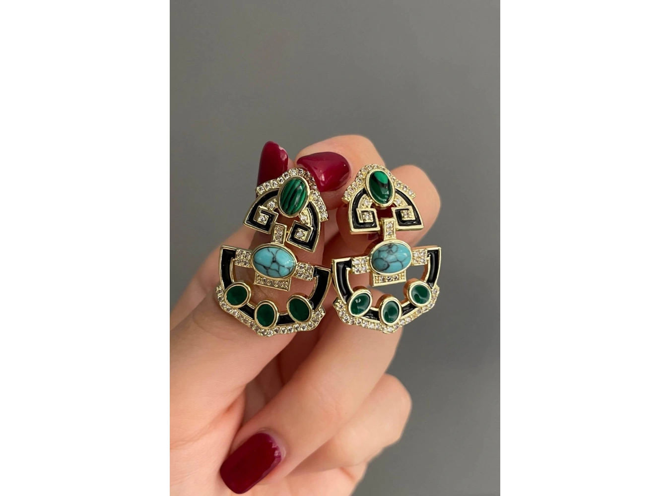 Altın Renk Taş Detaylı Tasarım Küpe (Çift)