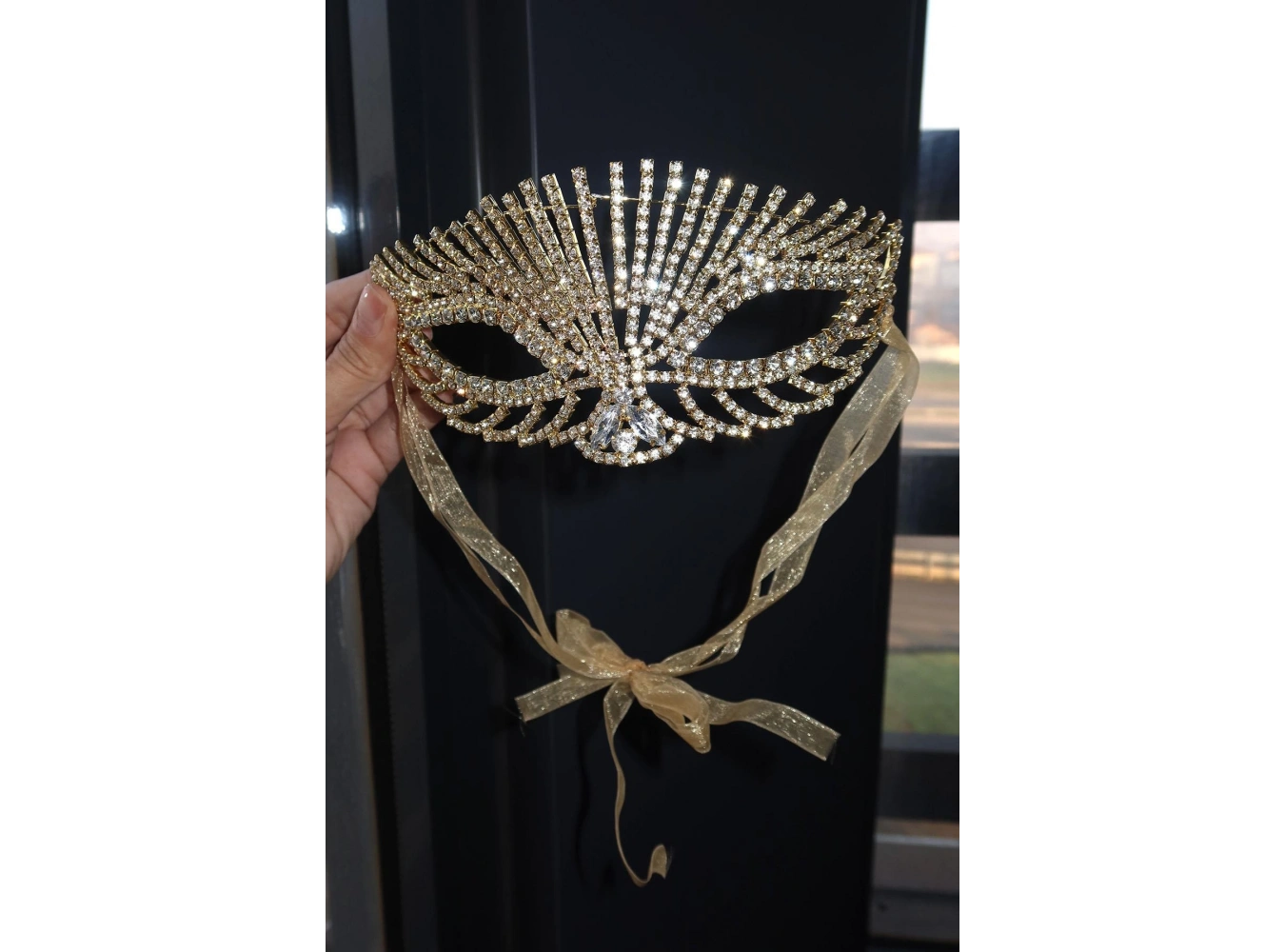 Altın Renk Taş Detaylı Tasarım Parti Maskesi
