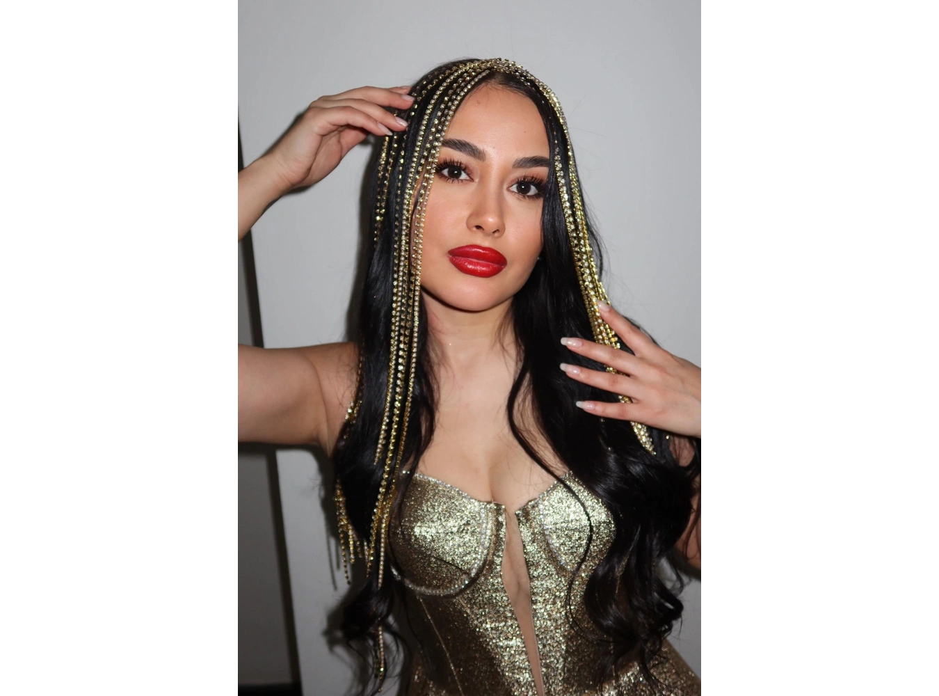 Altın Renk Taş Detaylı Tasarım Taç