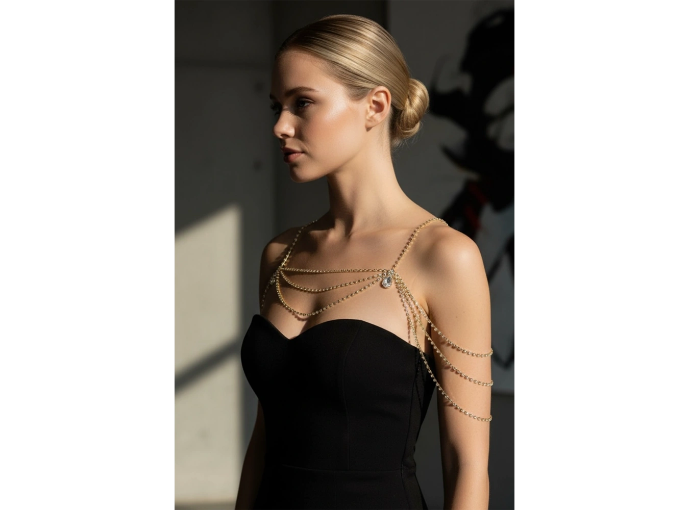 Altın Renk Taş Detaylı Tasarım Vücut Aksesuar