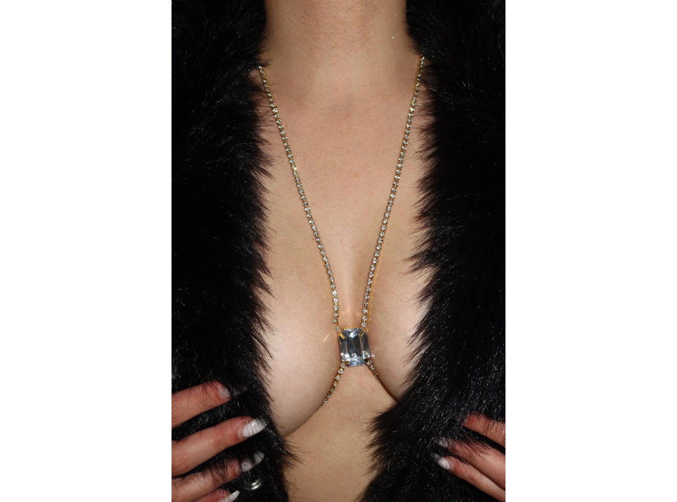 Altın Renk Taş Detaylı Tasarım Vücut Aksesuar