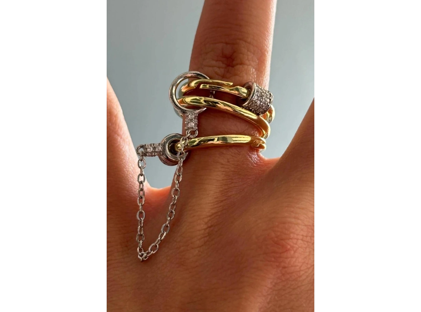 Altın Renk Taş Detaylı Üçlü Tasarım Yüzük