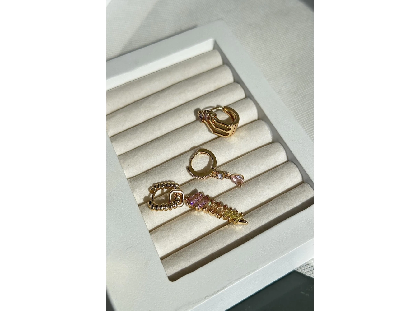 Altın Renk Taş Detaylı VİP 3lü YSX Küpe Set